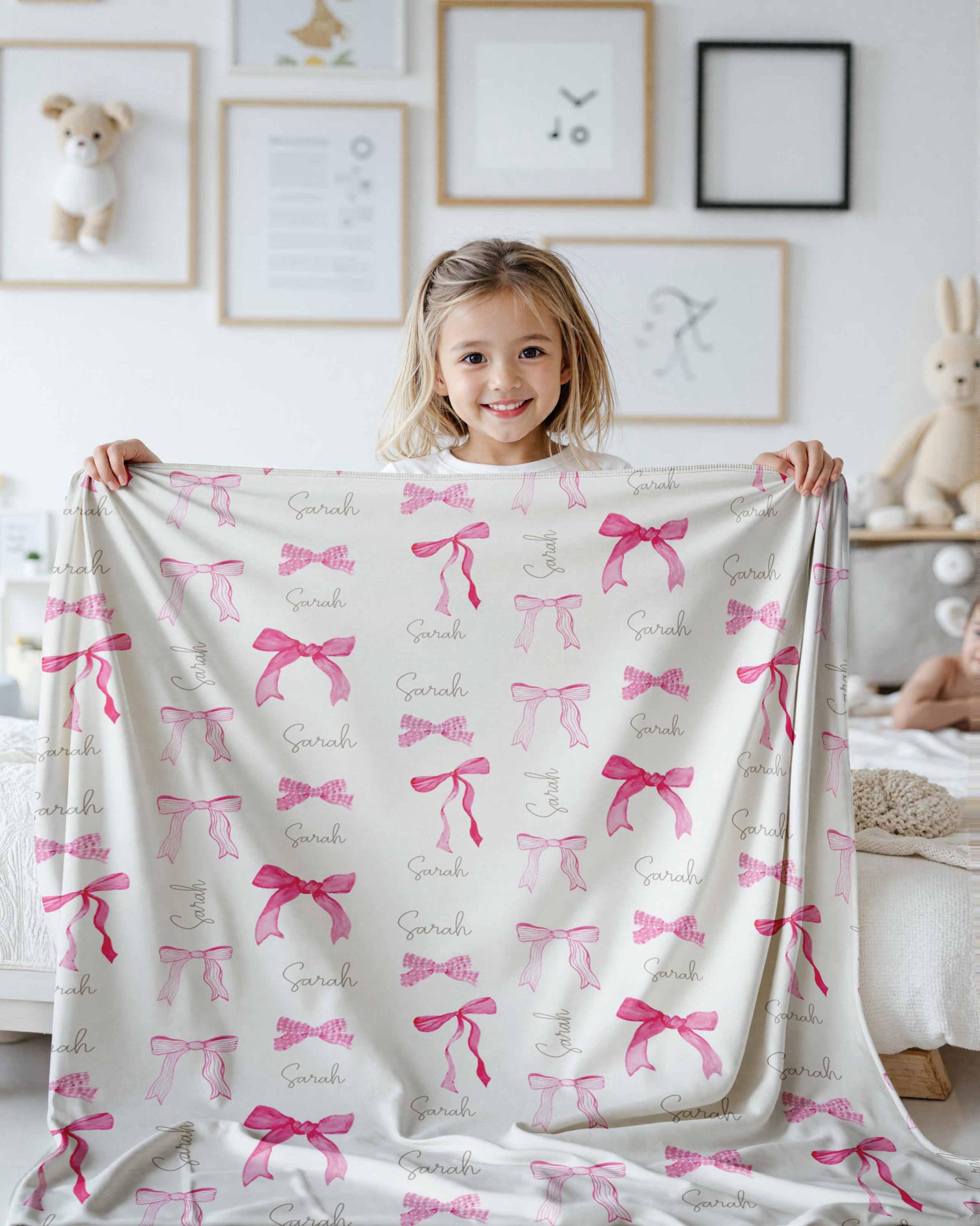 Manta con nombre personalizado, manta con lazo rosa personalizada, manta para guardería de niñas, regalo para bebé estilo coquette, regalo para baby shower, decoración para dormitorio de niños pequeños Imagen secundaria del producto